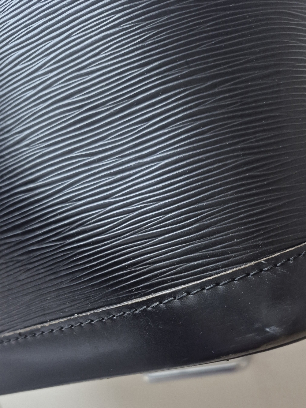 Louis Vuitton Black Epi Alma MI0969 - Picture 5 of 16